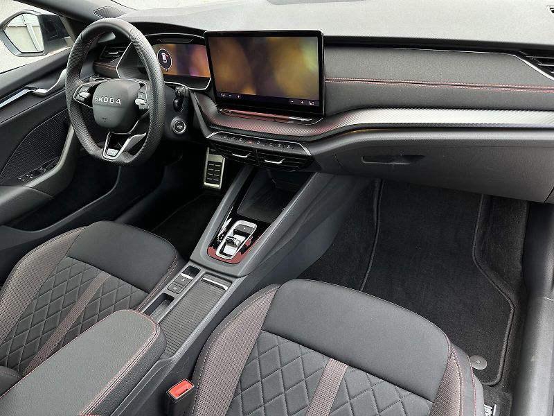 Škoda Octavia RS 2.0TSi DSG 265PS NAVI V.Ped - fotka 47 z 51