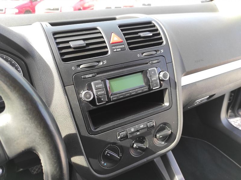Volkswagen Golf V,  UNITED, VELICE PĚKNÝ - fotka 17 z 22