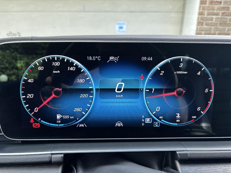 Mercedes-Benz GLE (2023) 400d 4MATIC 9GTRONIC AMG Paket - fotka 72 z 166