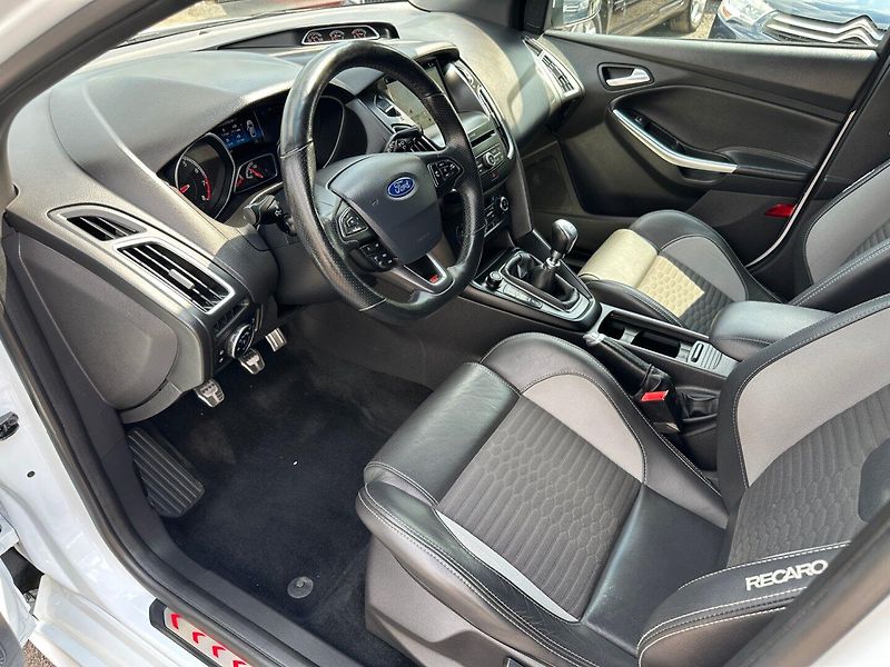 Ford Focus (2017) ST 2,0Turbo 184kw - fotka 9 z 26