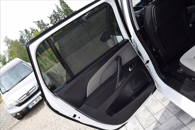 Citroën C4 Picasso 2,0 HDI 110KW AUTOMAT 7MÍST - fotka 29 z 48