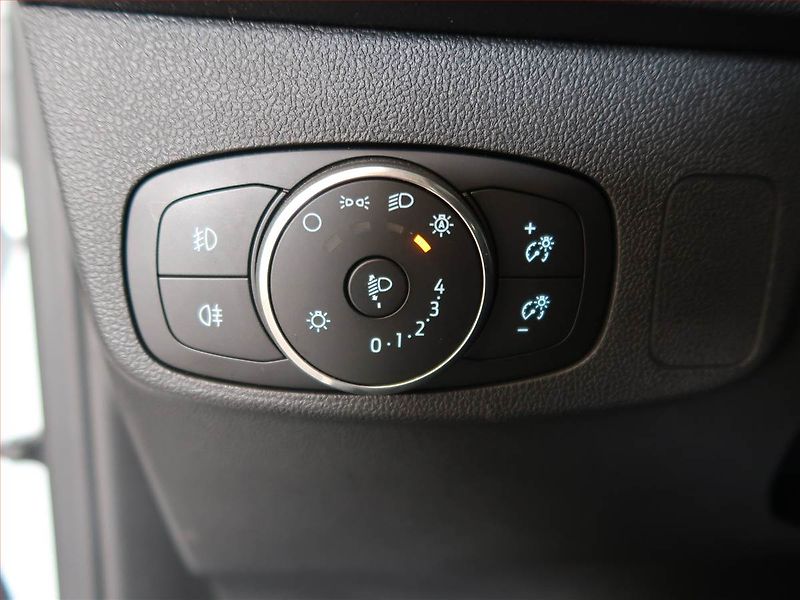 Ford Focus (2022) 1.0 EcoBoost, Tempomat - fotka 14 z 18
