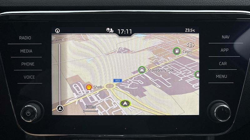Škoda Superb 2.0 TDI DSG 4x4 Style Combi - fotka 27 z 27