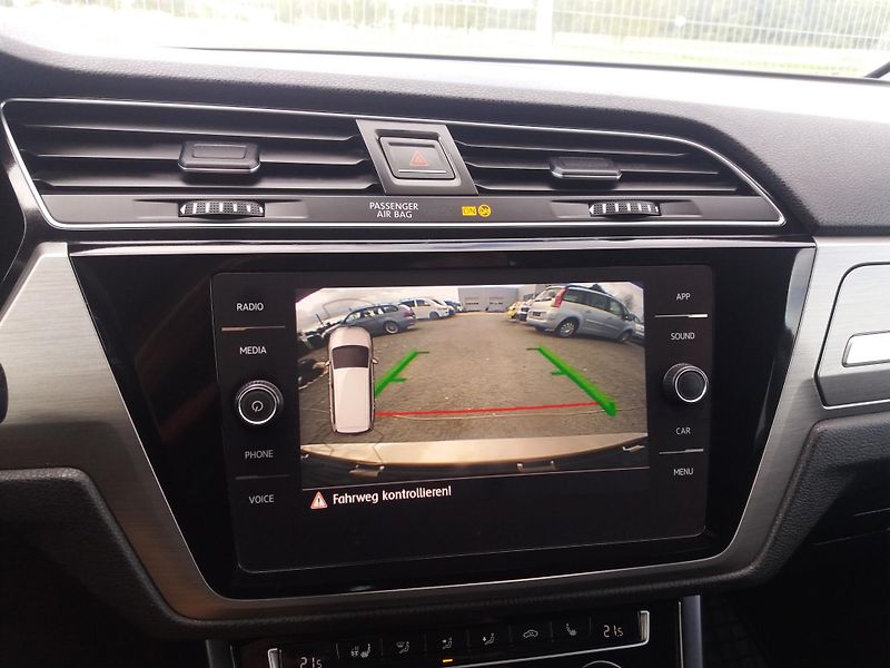 Volkswagen Touran 1.2TSi,81kW,7.MÍST,KAMER.VÝHŘE - fotka 11 z 28