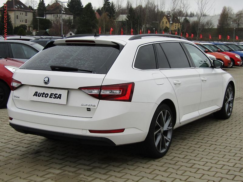 Škoda Superb (2018) 2.0 TDi, ČR, DSG, bixenon - fotka 6 z 18