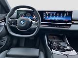 BMW Řada 5 530e xDrive Touring ada. temp. - náhled 11