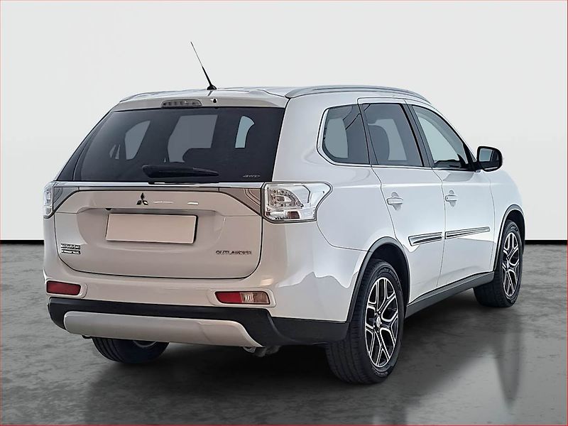 Mitsubishi Outlander (2016) 2.2 DI-D, 4X4, 7 míst, ČR - fotka 5 z 20