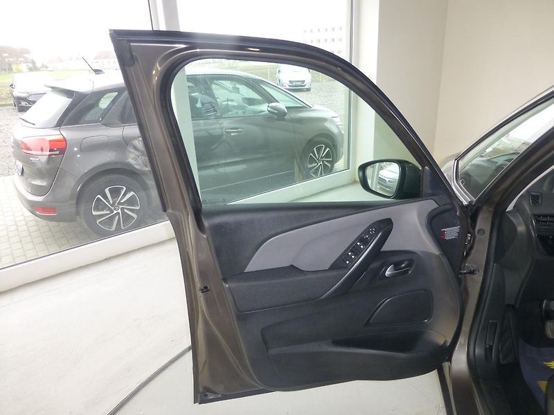 Citroën Grand C4 Picasso (2014) 1,6HDI*DIGI*NAVIGACE*ALU*7MIST - fotka 9 z 29