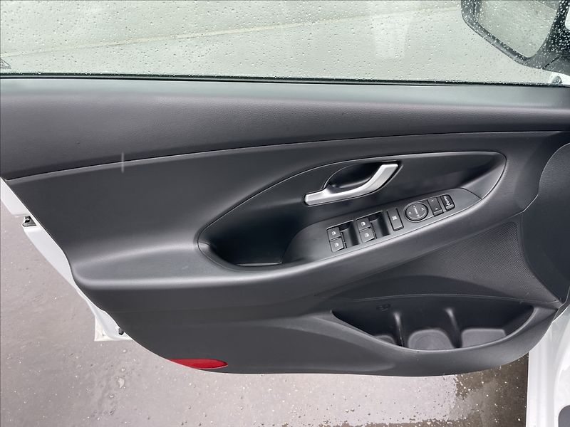 Hyundai i30 1,0 T-GDI Combi Smart PDC - fotka 14 z 22