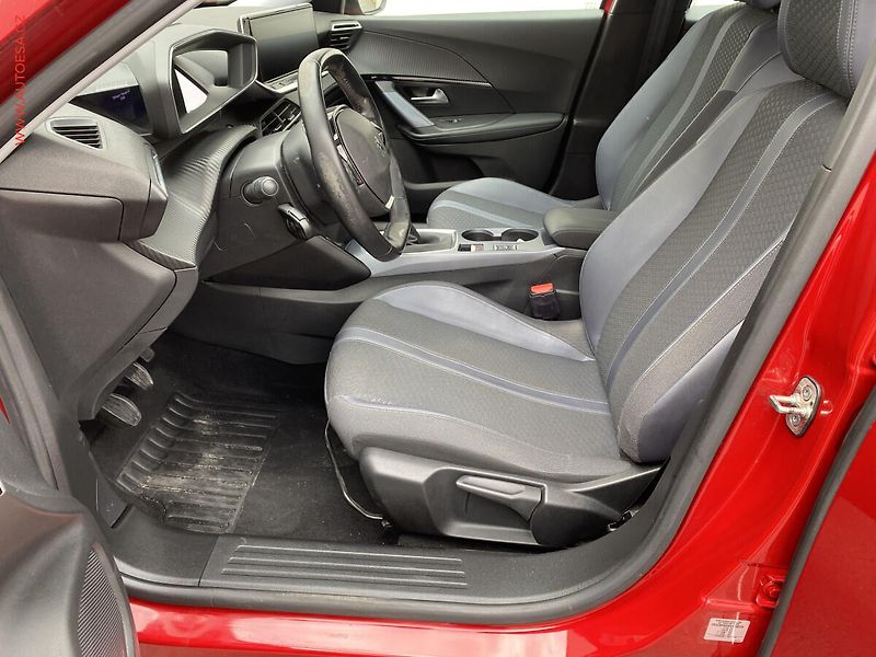 Peugeot 2008 (2020) 1.2PT, Allure, LED, navi - fotka 9 z 17