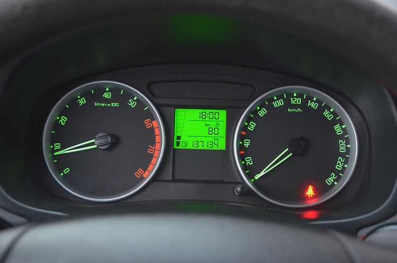 Škoda Fabia (2008) 1.4i 16V 63kW AMB / AUT. KLIMA - fotka 23 z 36