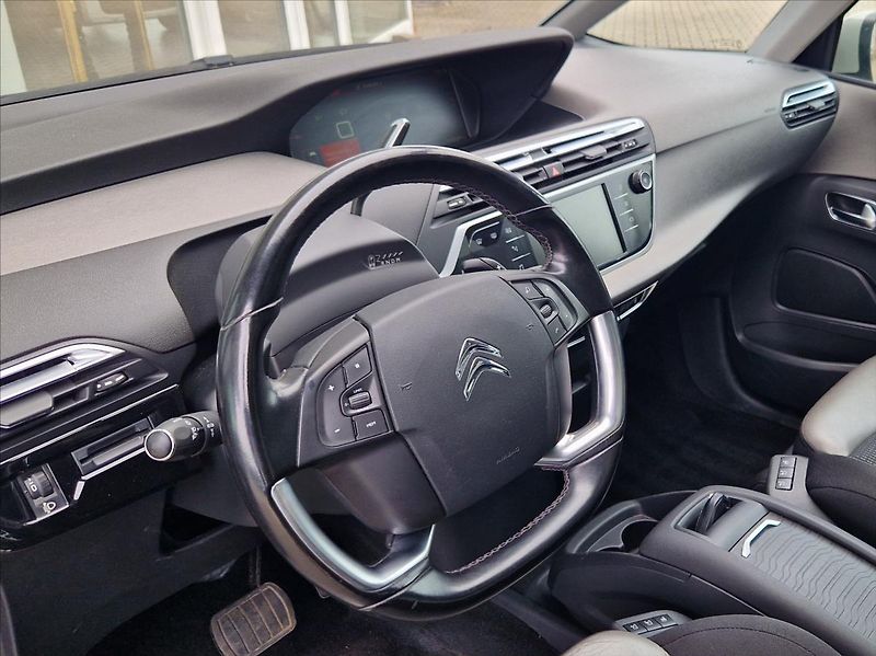 Citroën Grand C4 Picasso 2,0 HDI NAVI AC AUTO 7MÍST - fotka 21 z 35