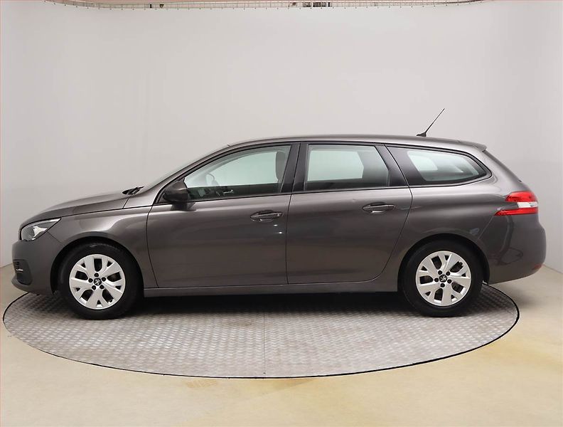 Peugeot 308 (2018) 1.6 BlueHDi, Navi, Tempomat - fotka 3 z 17