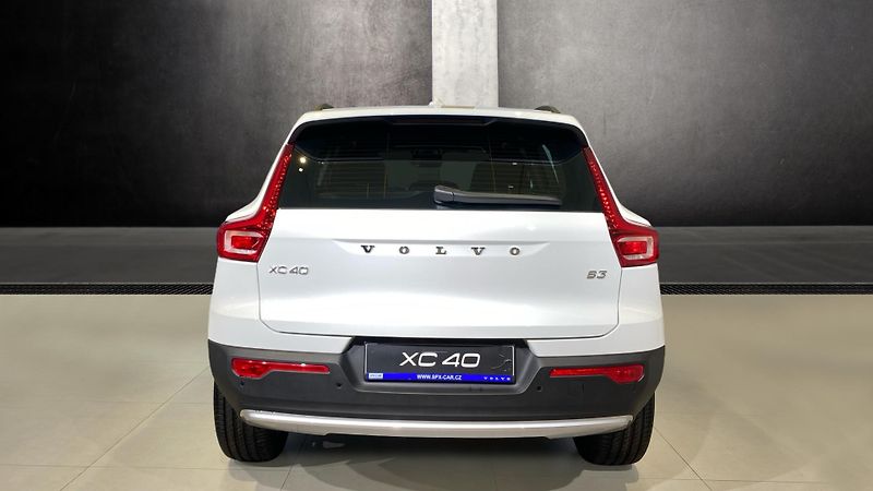 Volvo XC40 (2026) CORE, B3 FWD, 120+10 kW / 163+ - fotka 5 z 14
