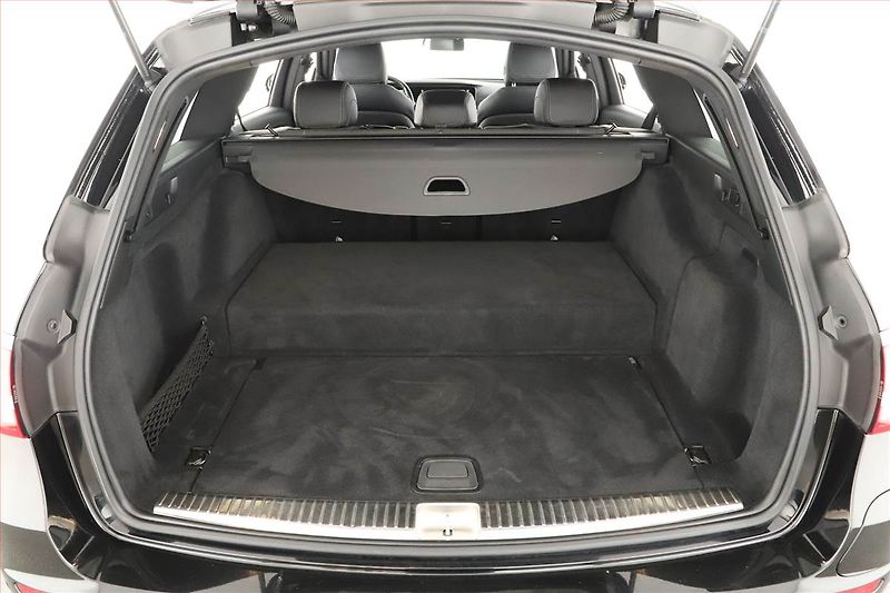 Mercedes-Benz Třídy E (2021) AMG Paket E 300 e 4MATIC - fotka 11 z 31