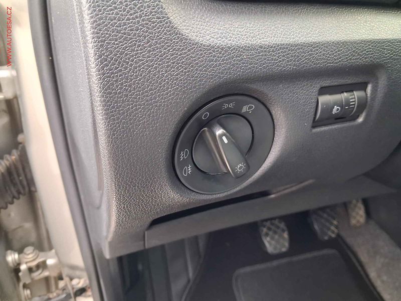 Škoda Roomster (2009) 1.2 HTP, ČR, Style, AC, TZ - fotka 15 z 15