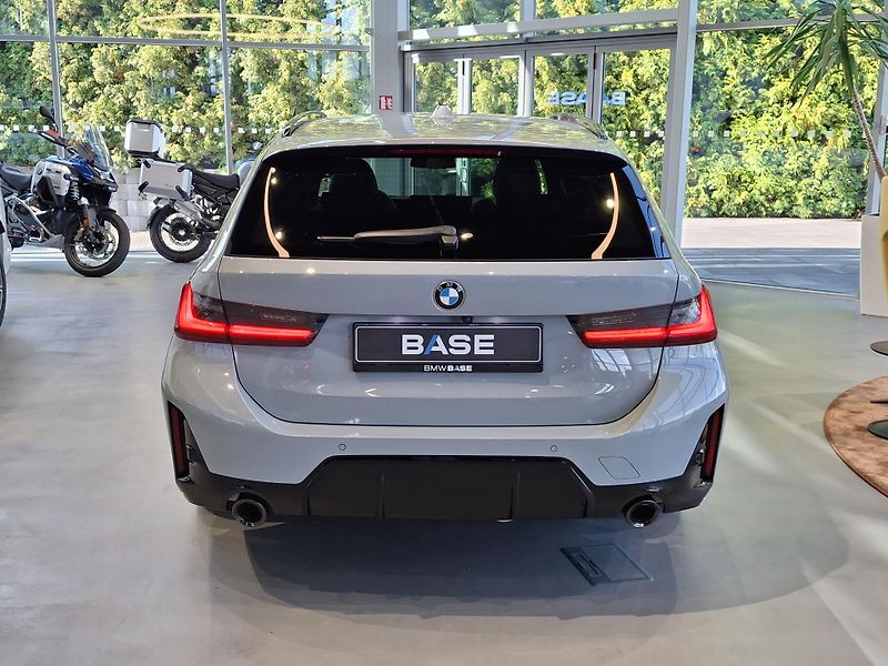 BMW Řada 3 320d xDrive Touring M-Sport - fotka 5 z 37