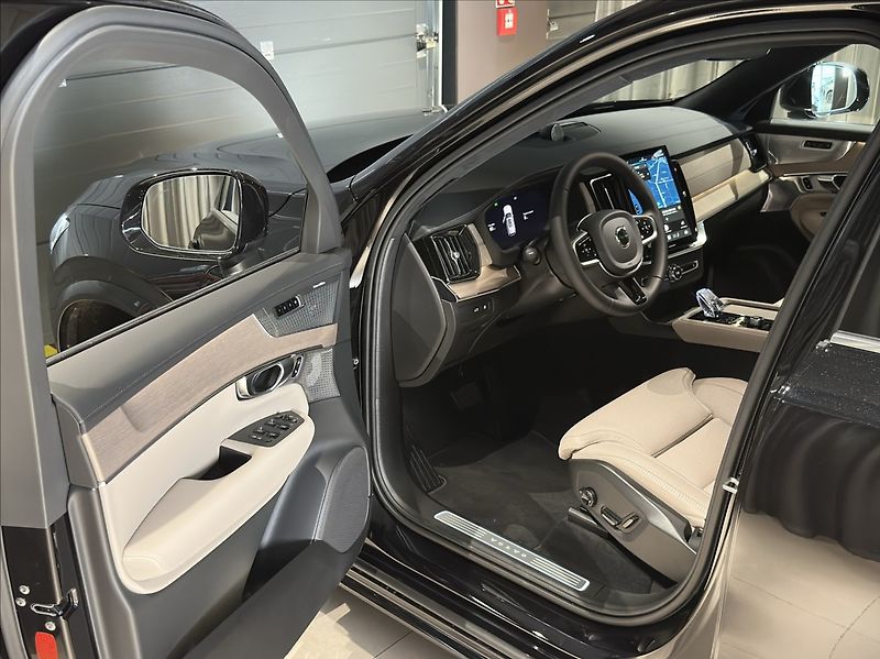 Volvo XC90 (2026) 2,0 T8  Ultra Bright - fotka 14 z 22