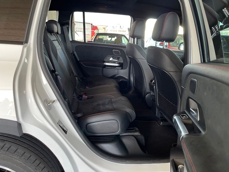 Mercedes-Benz EQB 300 4MATIC - fotka 17 z 20