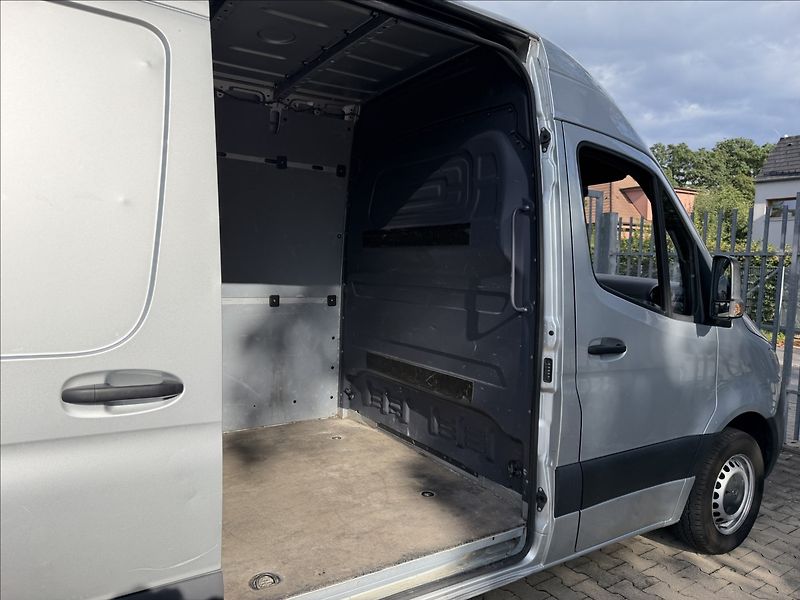 Mercedes-Benz Sprinter 215 CDI L2 Aut. Kamera - fotka 19 z 20