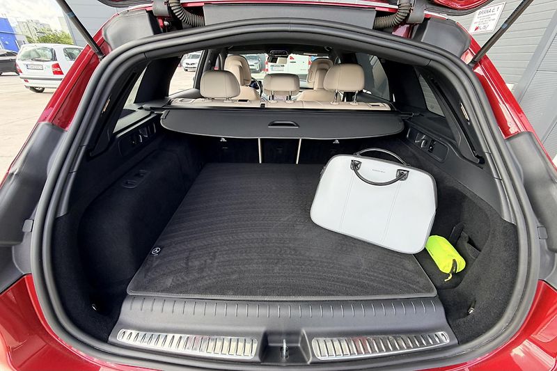 Mercedes-Benz Třídy C (2024) C 300 de 4Matic EQ - fotka 33 z 100