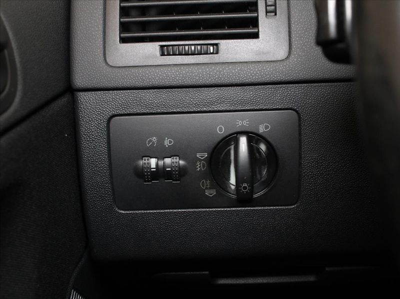 Škoda Fabia 1,2 HTP 47kW Kombi 2.maj.ČR - fotka 15 z 19