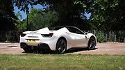 Ferrari 488 Spider s příplatky v hodnotě přes 3 miliony.