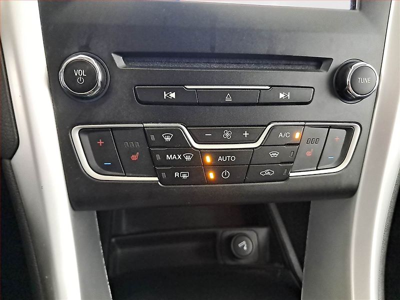 Ford Mondeo (2016) 2.0 TDCI, Navi, Tempomat - fotka 13 z 20