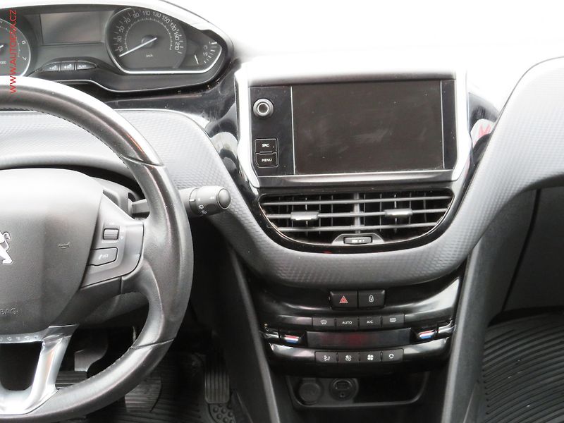 Peugeot 2008 (2017) 1.2PT, ČR, Active - fotka 11 z 28