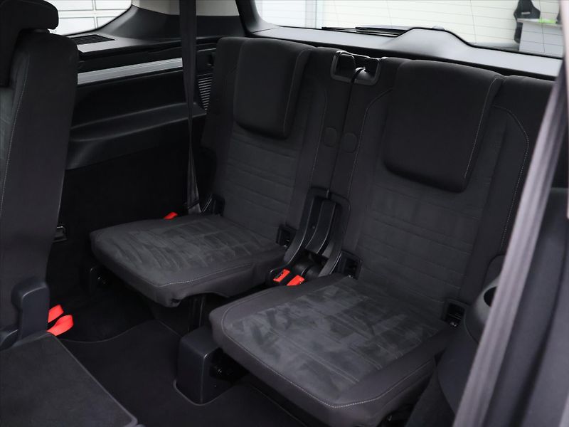 Volkswagen Touran 2,0 TDI 110kW DSG Highline 7M - fotka 15 z 35