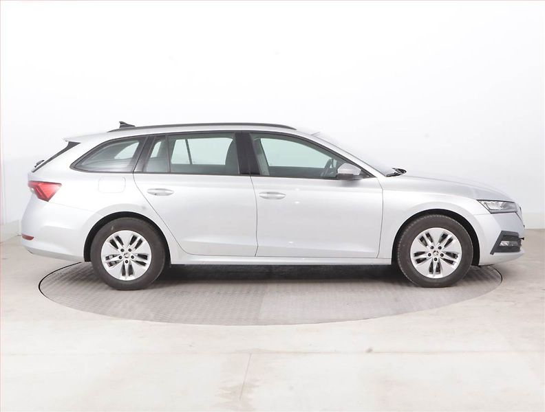 Škoda Octavia (2022) Ambition 2.0 TDI, ČR,1.maj - fotka 6 z 15