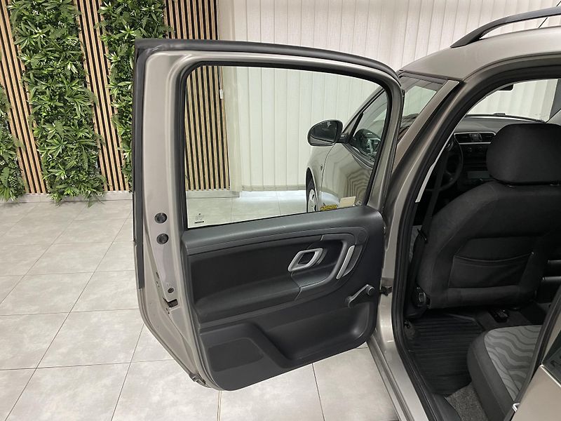 Škoda Roomster 1.2 HTp AC ČR SERVISKA - fotka 16 z 22