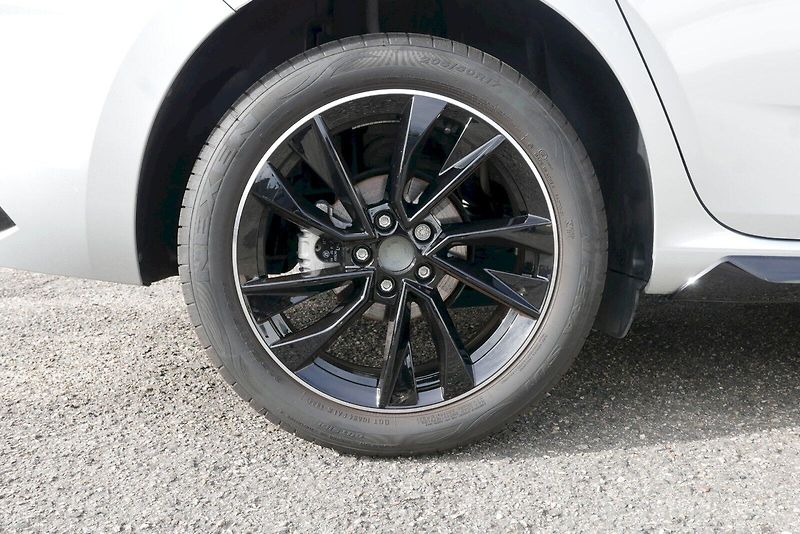 Škoda Scala (2025) 1.5 TSI 110 kW M6° Monte Carlo - fotka 31 z 32