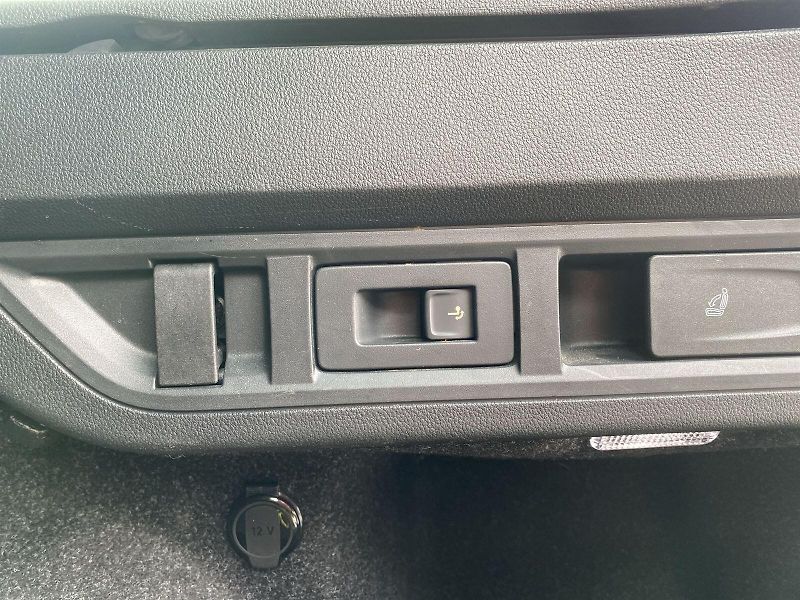 Škoda Octavia (2024) Combi 1.4 TSI iV DSG RS - fotka 28 z 35