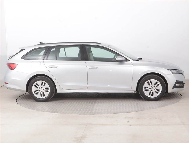 Škoda Octavia (2023) Ambition 2.0 TDI, ČR,1.maj - fotka 6 z 15