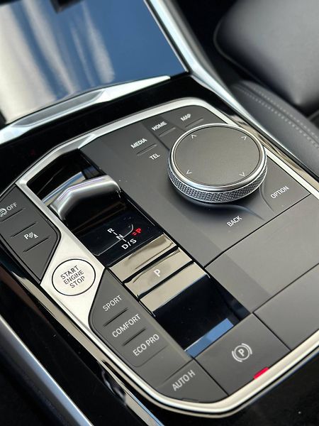 BMW Řada 3 (2023) 318D TOURING G21 LCI 110KW - fotka 36 z 49