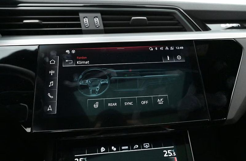 Audi Q8 e-tron 55 Q S-Line SoH 94% 360k Pano  - fotka 17 z 24