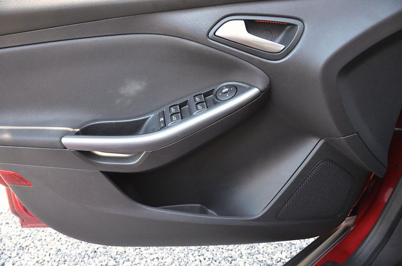 Ford Focus (2011) 1.6 EcoBoost 110kW Titanium  - fotka 20 z 36