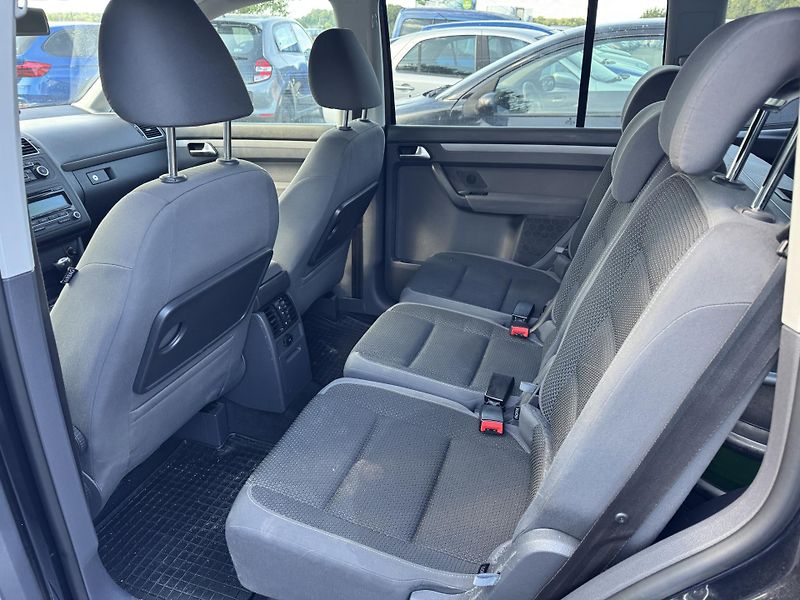 Volkswagen Touran 1.4 TSI ZARUKA NA KM - fotka 6 z 11