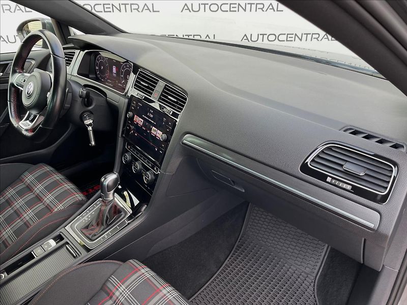 Volkswagen Golf 2,0 GTI  -APR 210kw Performanc - fotka 22 z 27