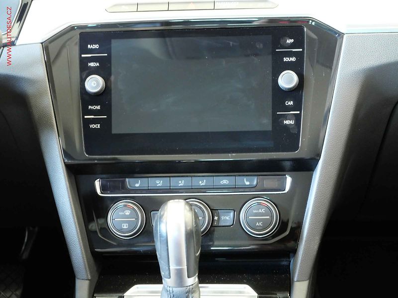 Volkswagen Passat (2019) 2.0TDI, ČR, DSG, LED, ACC - fotka 13 z 23