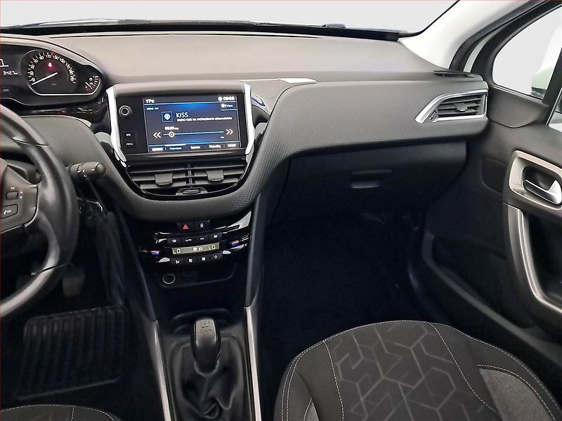 Peugeot 2008 (2018) 1.2 PureTech, Xenony, Tempomat - fotka 8 z 16