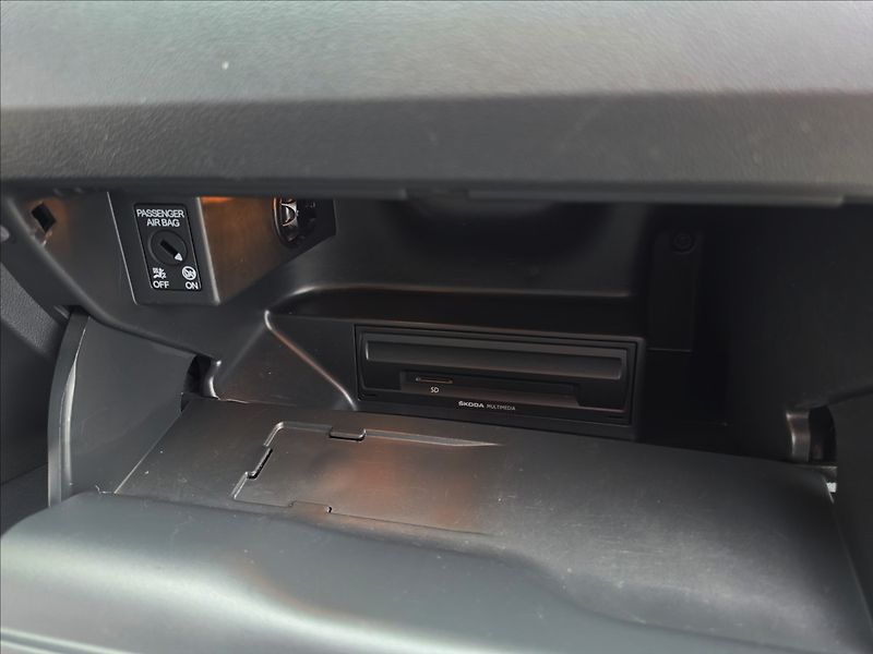 Škoda Rapid 1,2 TSi 81KW Style Tempomat - fotka 33 z 46