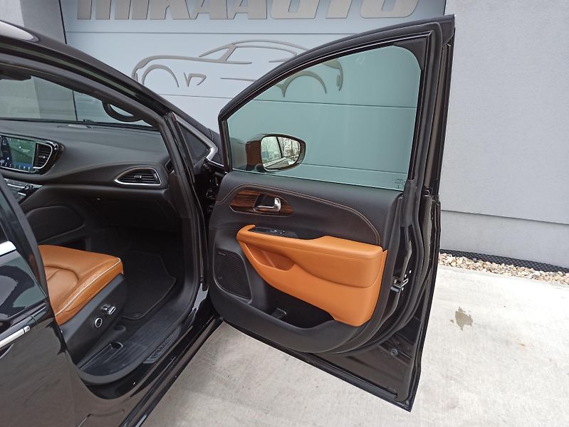 Chrysler Pacifica 3.6 194kW PHEV PINNACLE  - fotka 28 z 31