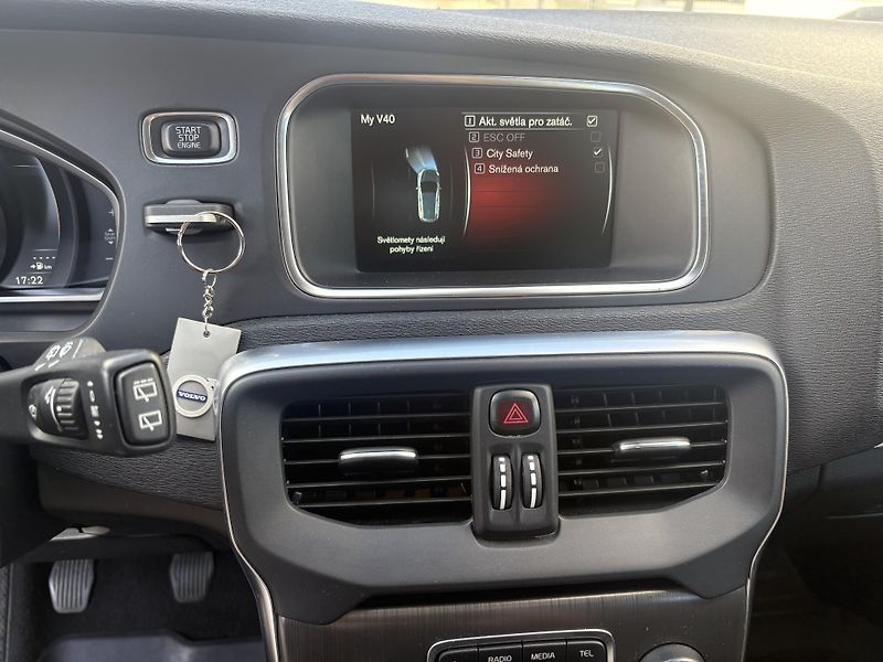 Volvo V40 (2015) D2 MOMENTUM 2.0l TDi - Servis - fotka 13 z 20