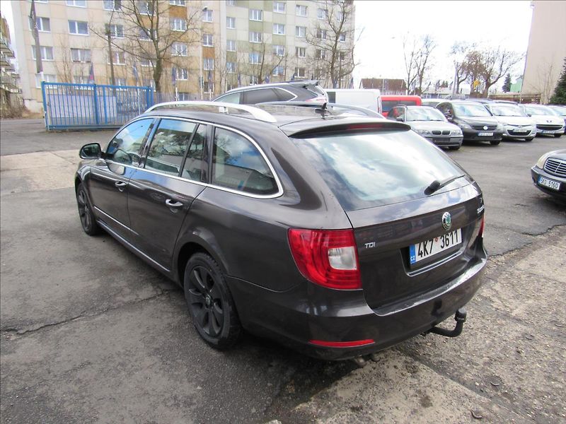 Škoda Superb 1,9 TDi 77kW Combi - fotka 4 z 30