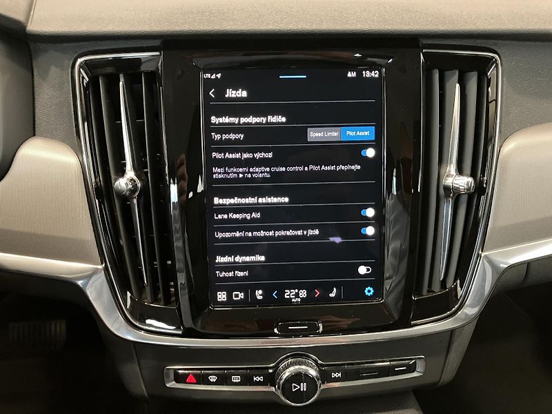 Volvo V90 B4 AWD Momentum PRO AT8, ČR - fotka 33 z 42