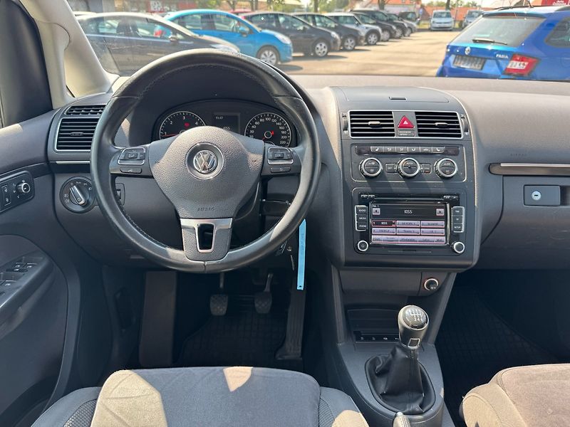 Volkswagen Touran (2014) SKY 1.6 TDI 77kW - fotka 19 z 46