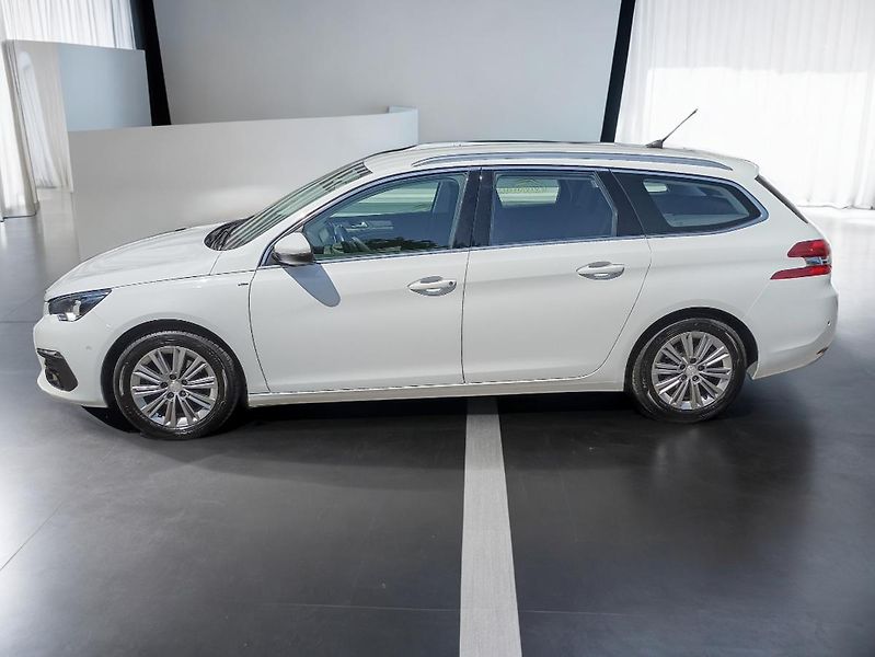 Peugeot 308 1,5 BlueHDi 96kw Allure,S&S,ČR - fotka 2 z 39
