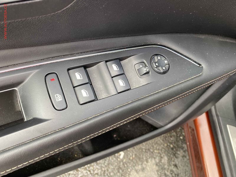 Peugeot 3008 (2017) 1.2 PT, GT Line, AT, LED - fotka 11 z 17